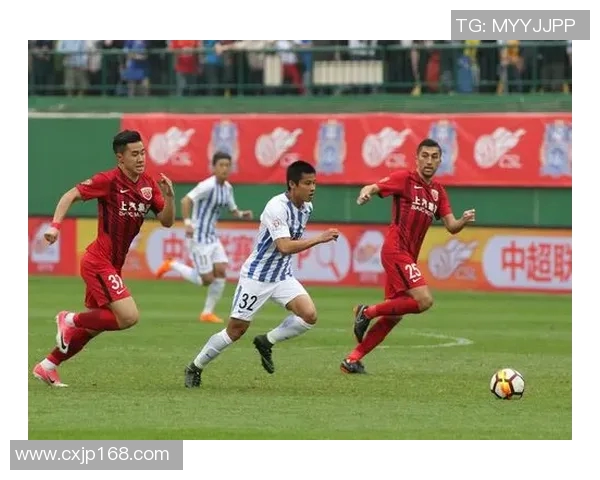 上港华夏激战正酣进球大战引发球迷热情高涨