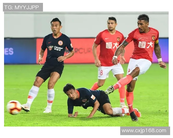 恒大淘宝与上海申花激战正酣谁能在中超赛场上笑到最后