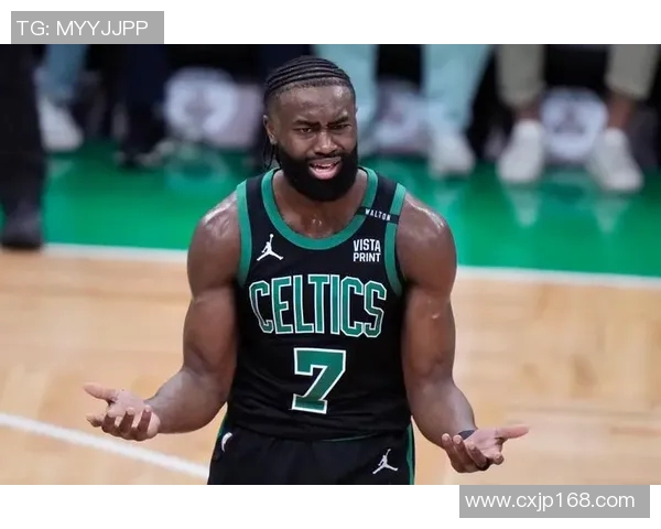 杰伦布朗如何在NBA赛场上展现领导力与全能才华的崛起之路